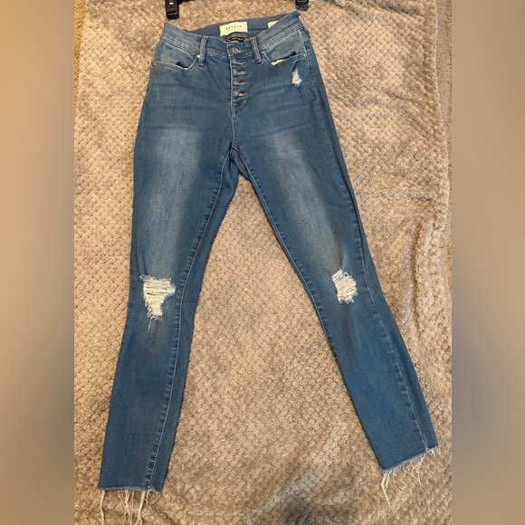 PacSun Denim - PacSun High-Rise Ankle Jeggings | Size 24 | Distressed + Raw Hem 💙